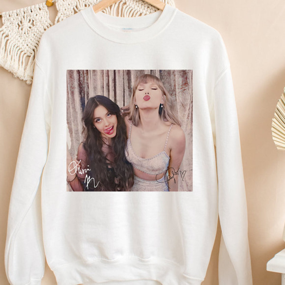 Friendly Olivia Rodrigo And Signature ed Sweatshirt